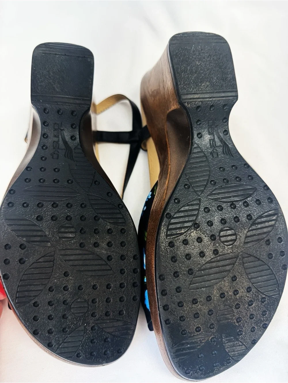 Dansko Naomi black floral wedge sandals with crisscross straps Size 39/8.5-9 EUC